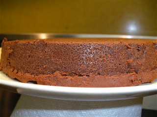 Flourless cake baked and ready to eat.