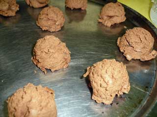 balls of meltaway cookie dough on baking sheet
