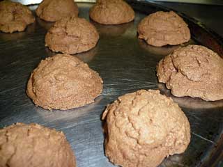 meltaway cookies baked and cooling